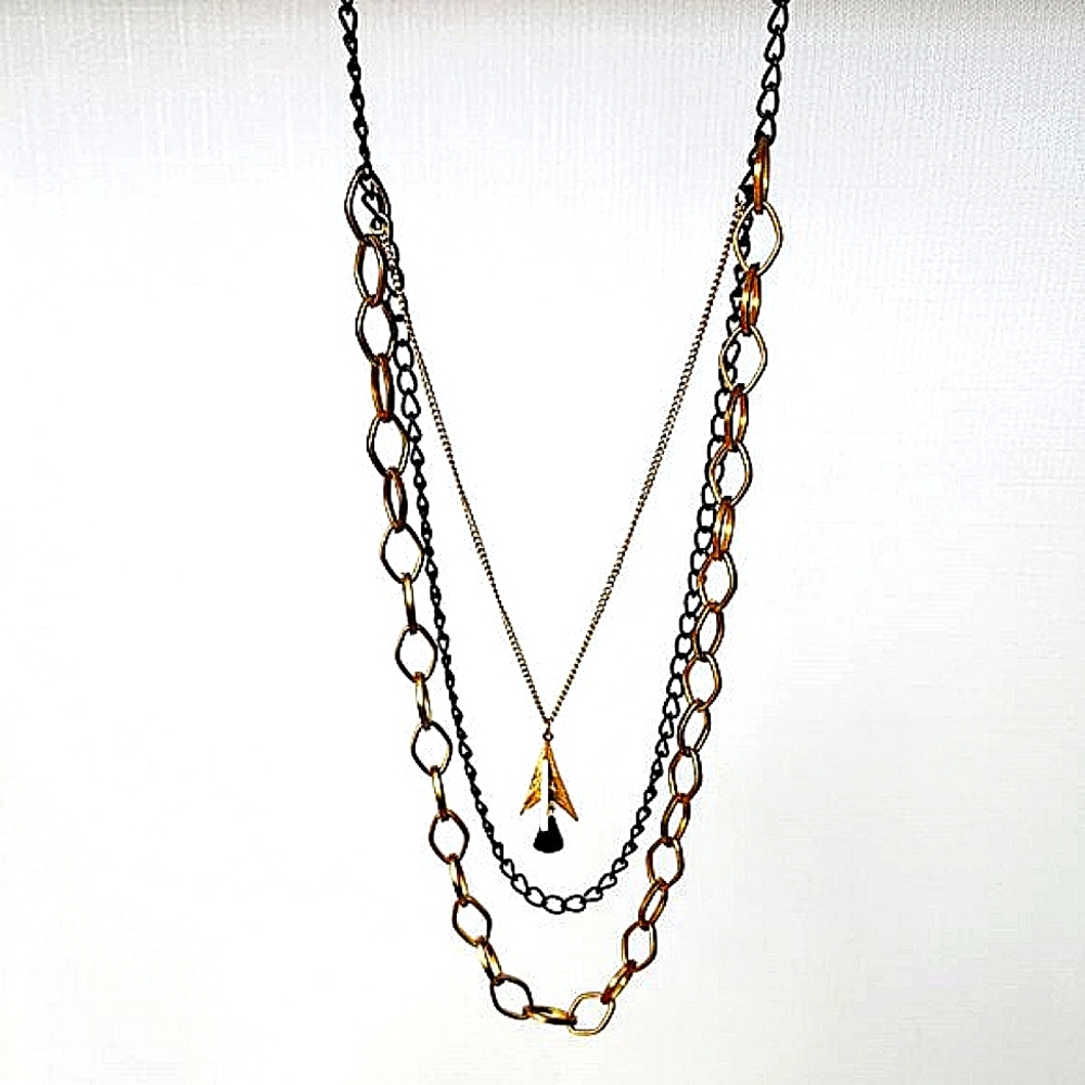 Black & gold pendant chain necklace